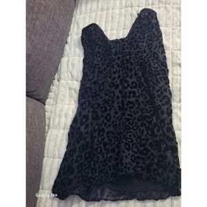 Whitehouse Black Market black velvet sleeveless top size Small